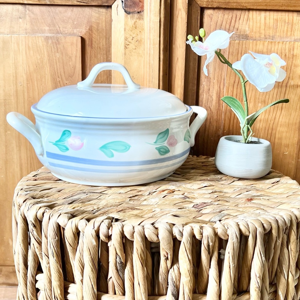 International Stoneware Casserole Dish And Lid 1.5 Qt Baking Serving